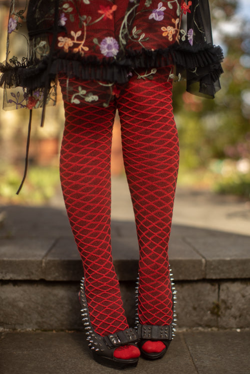 Longer Diamond Wave Extraordinary Socks in red
