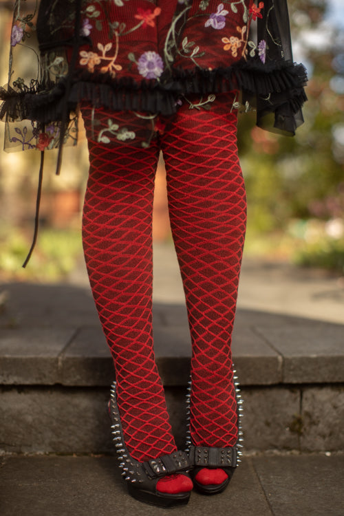 Longer Diamond Wave Extraordinary Socks in red