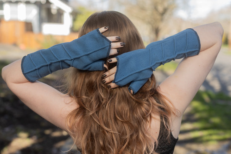 Leaf Pattern Fleece Arm Warmers - Blue