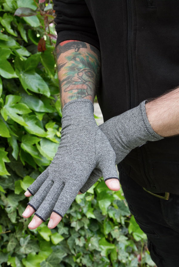 Imak Compression Fingerless Gloves in Grey