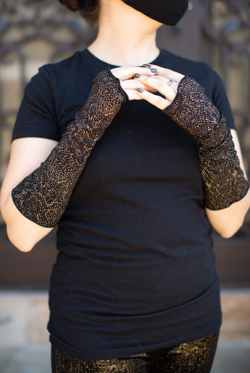 Snake Print Reversible Arm Warmers - Black