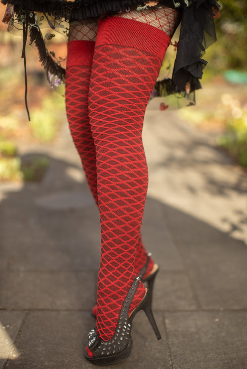 Longer Diamond Wave Extraordinary Socks in red