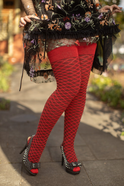 Longer Diamond Wave Extraordinary Socks in red