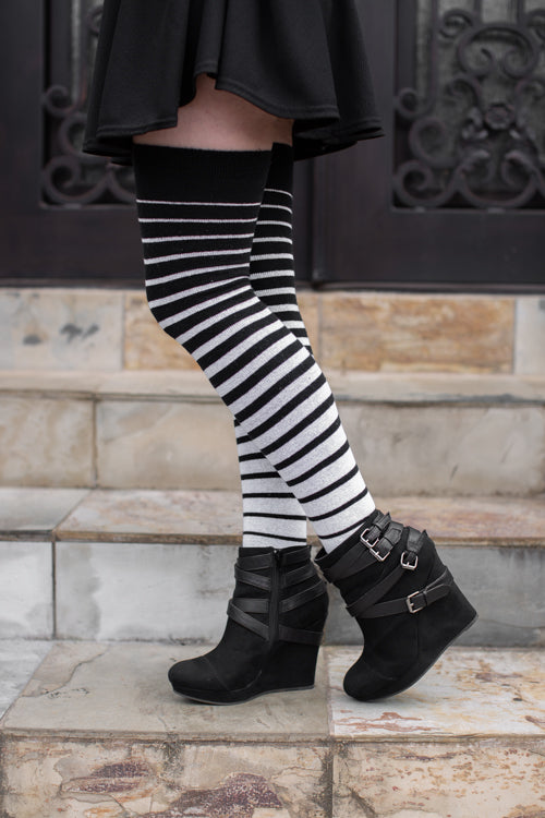 Longer Gradient Stripes Extraordinary Tube Socks - Black and White