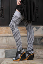 Longer Diamond Wave Extraordinary Socks in grey