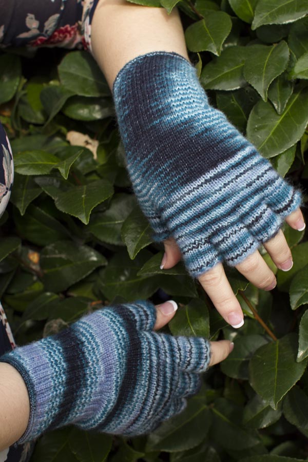 Space Dyed Fingerless Gloves - Dark Blue/Light Blue