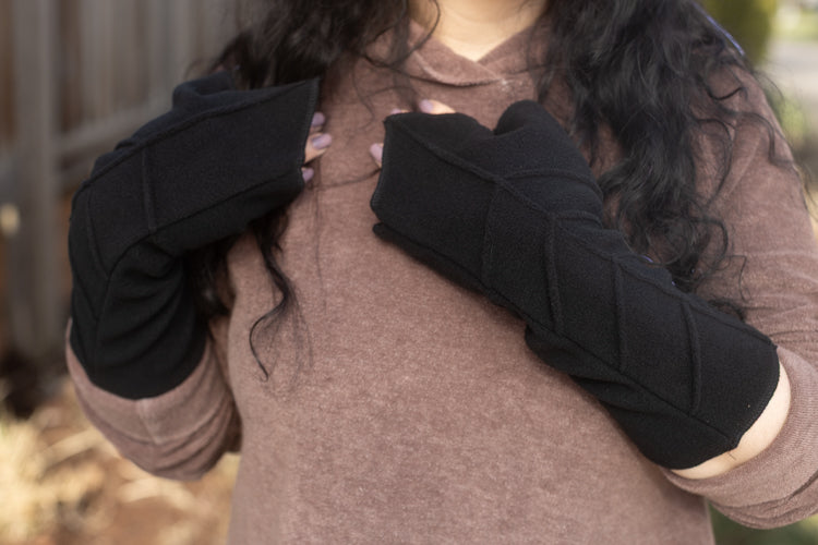 Leaf Pattern Fleece Arm Warmers - Black