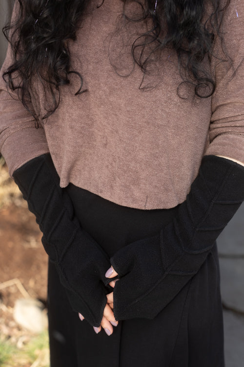 Leaf Pattern Fleece Arm Warmers - Black
