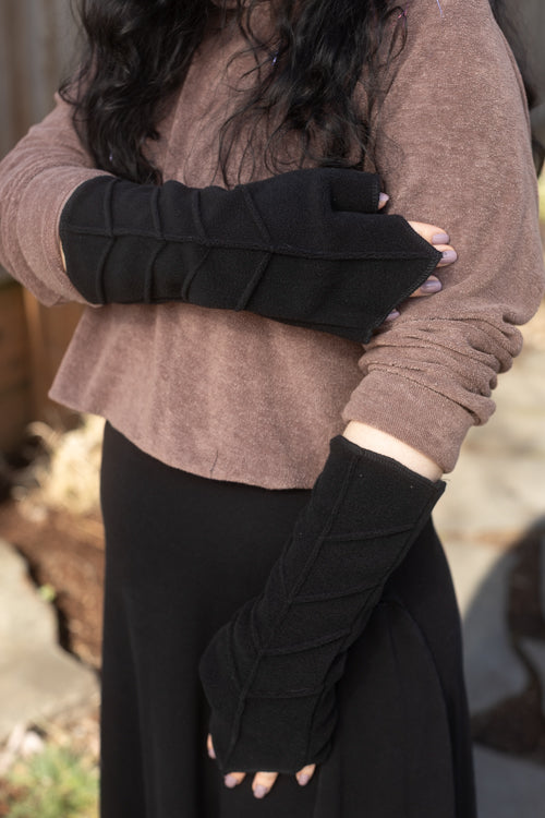 Leaf Pattern Fleece Arm Warmers - Black
