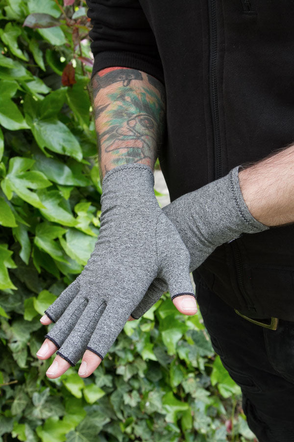 Imak Compression Fingerless Gloves in Grey