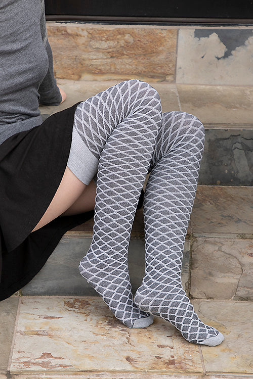 Longer Diamond Wave Extraordinary Socks in grey